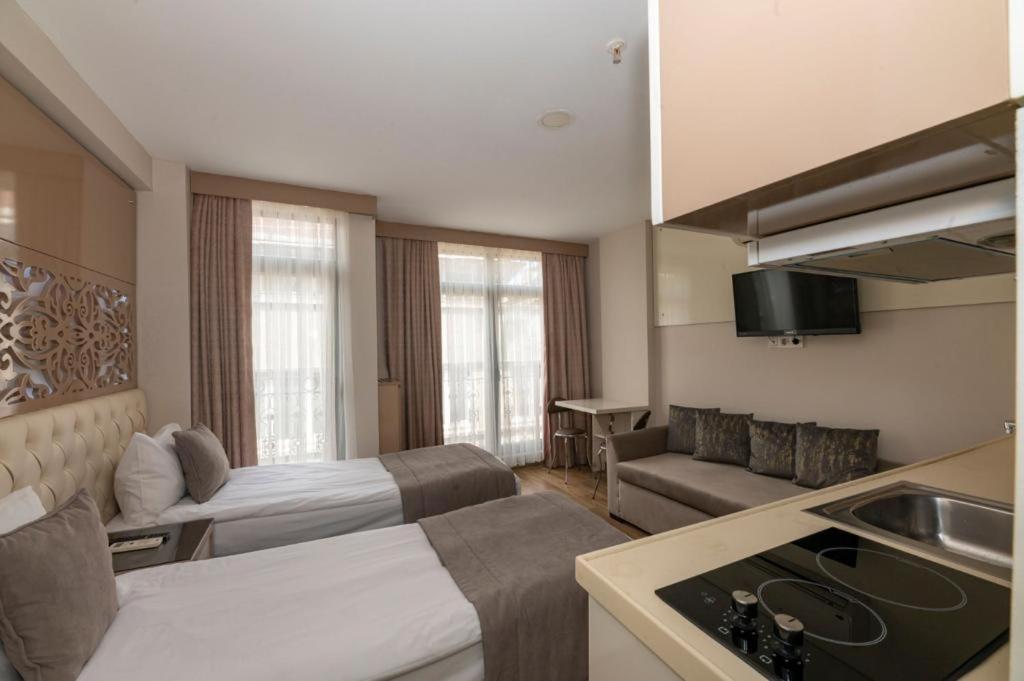 Large Double Room photo 1