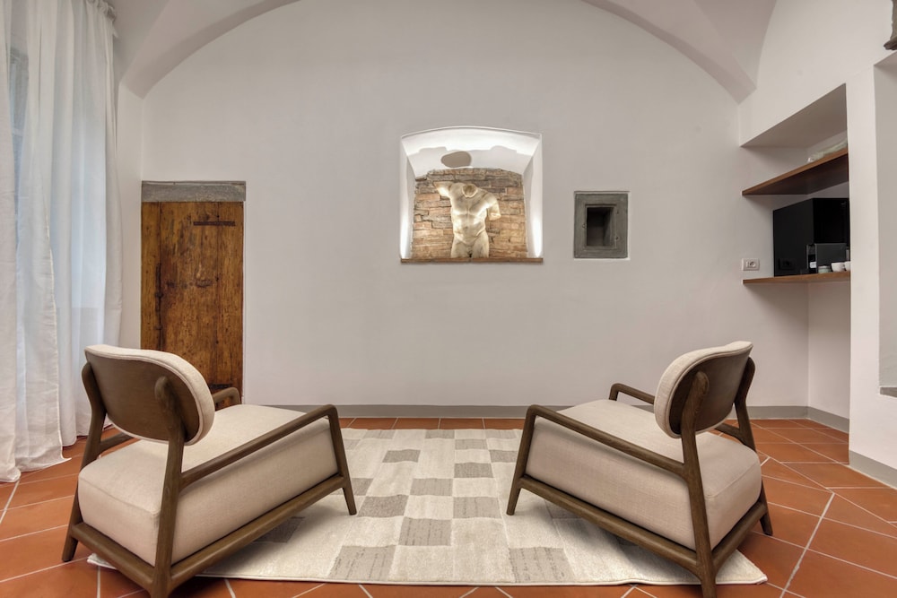 Junior Suite, Courtyard View