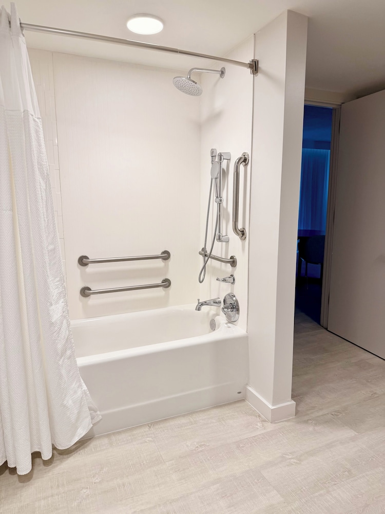 Suite, 1 King Bed (ADA Certified)