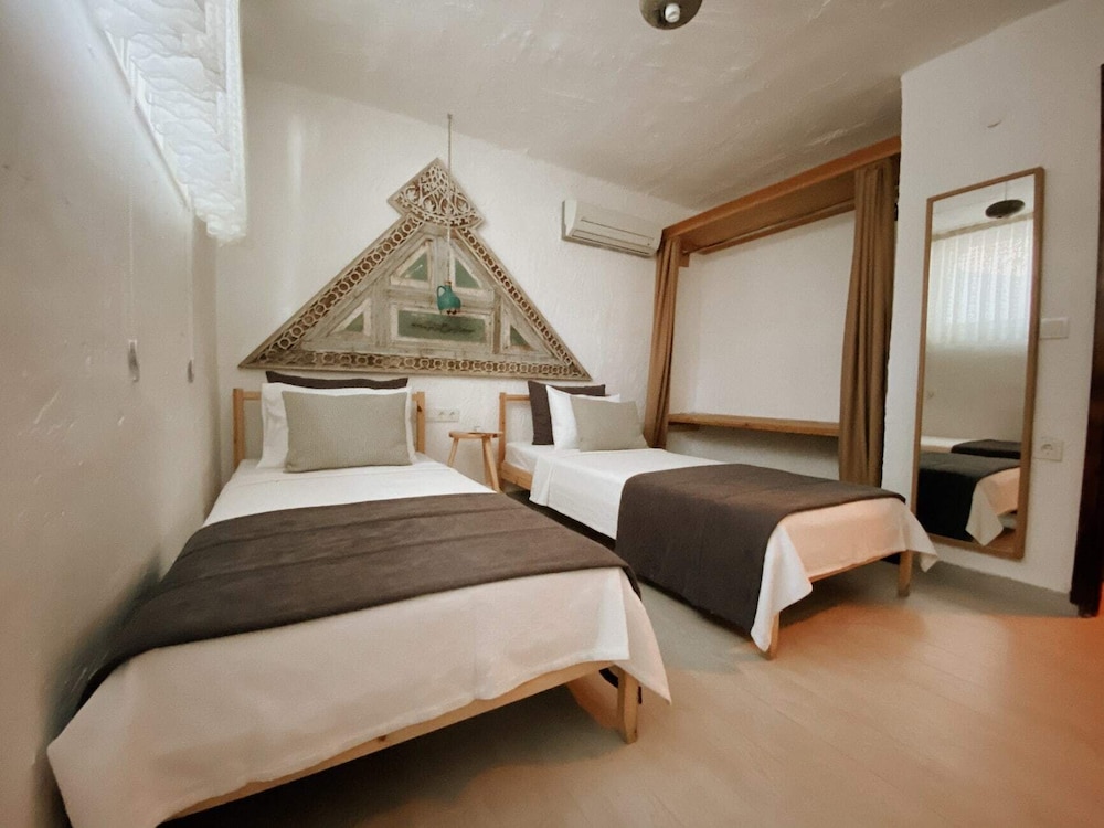 Economy Room