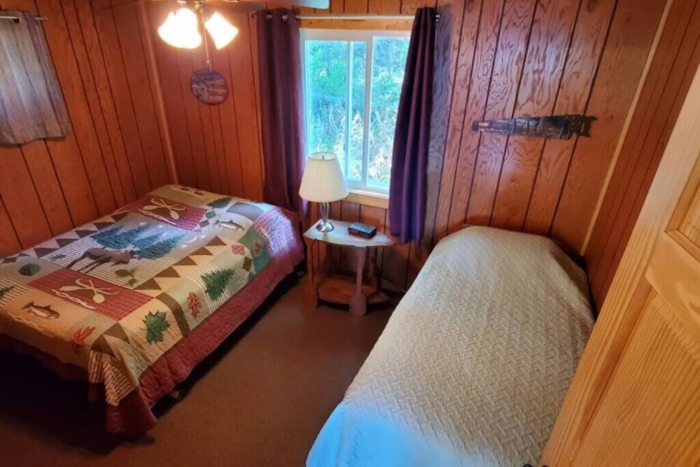 Wolfs Den Cabin-Lakeside 2 Bedroom Wolf's Den Cabin on Kab photo 2