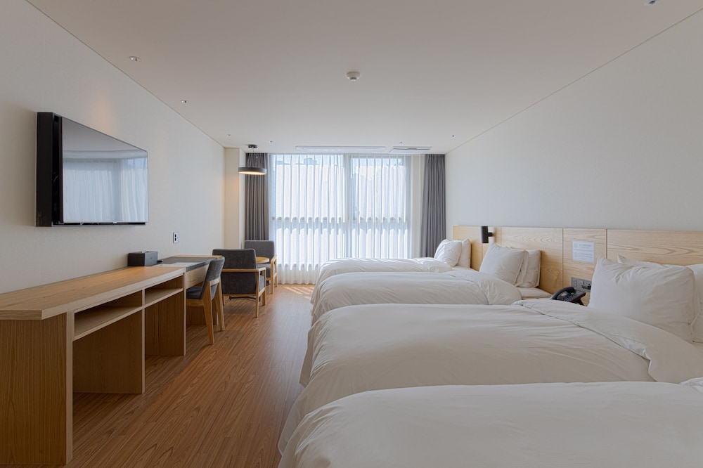Deluxe Quadruple Room - Photo 1