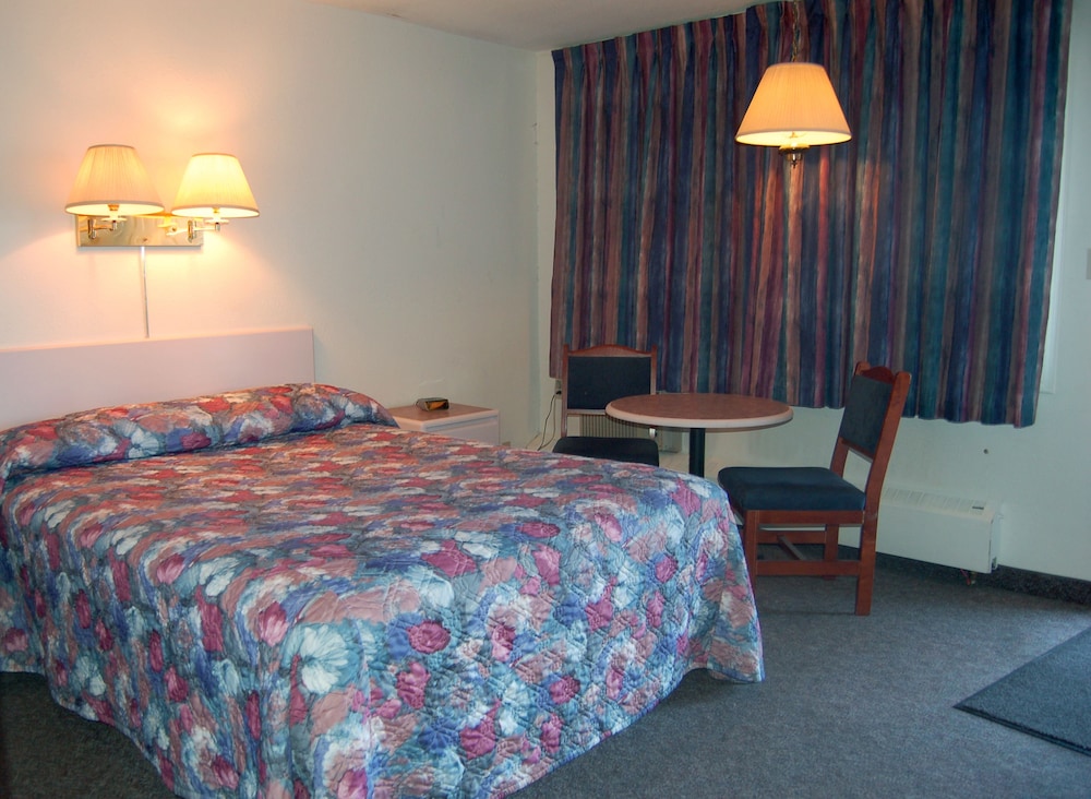 Economy Room, 1 Queen Bed, Smoking photo 2