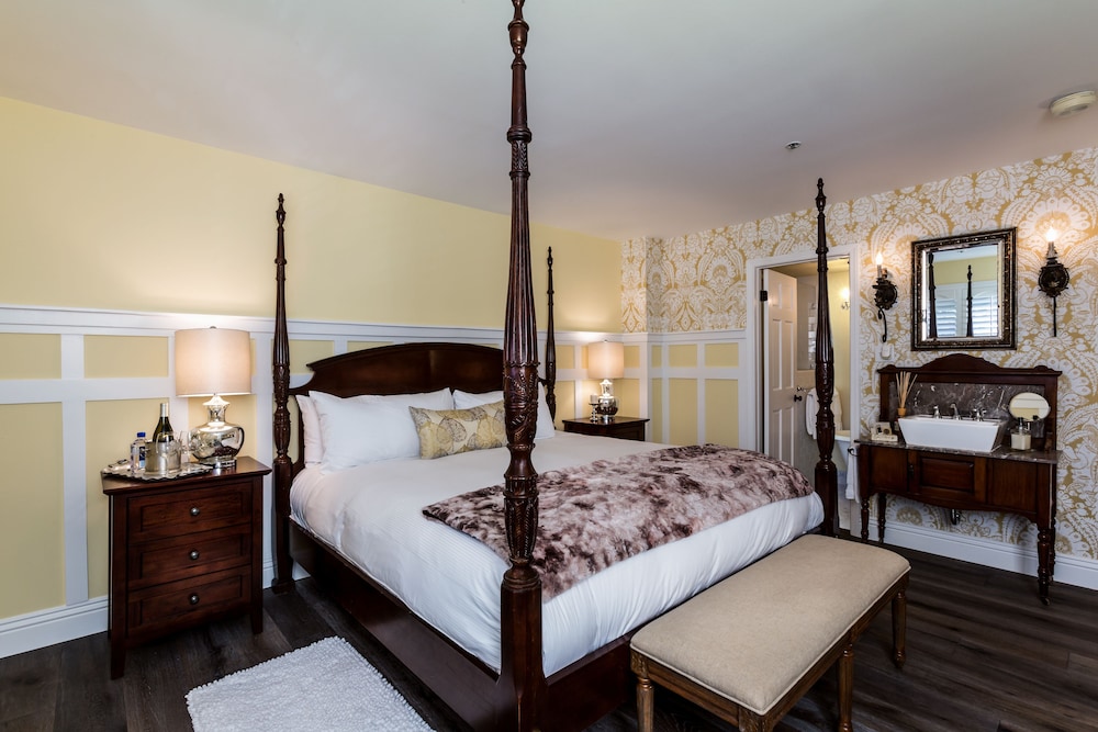 Premium Double Room (Room 04 - PREMIUM KING)