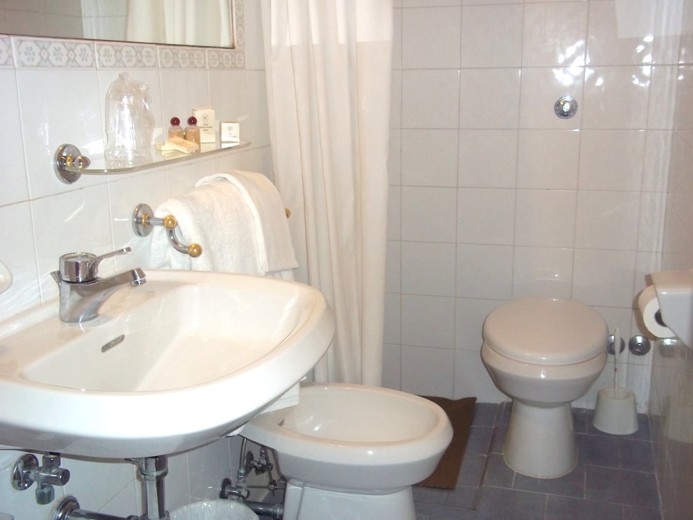 Standard Double Room - Photo 4