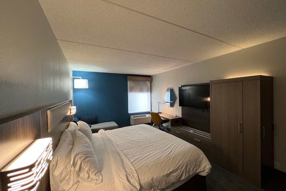 Suite, 1 King Bed - Photo 5