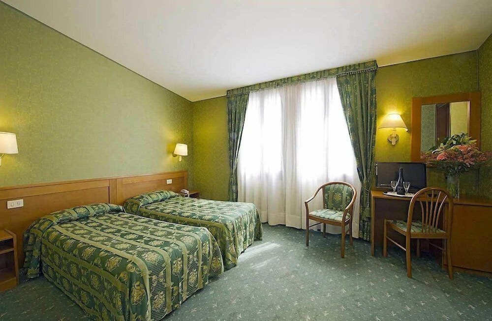 Standard Double or Twin Room photo 2