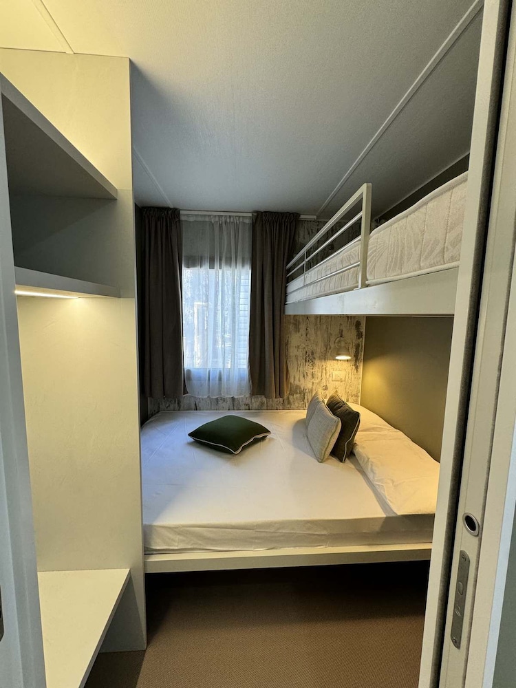 Deluxe Mobile Home, 2 Bedrooms photo 3