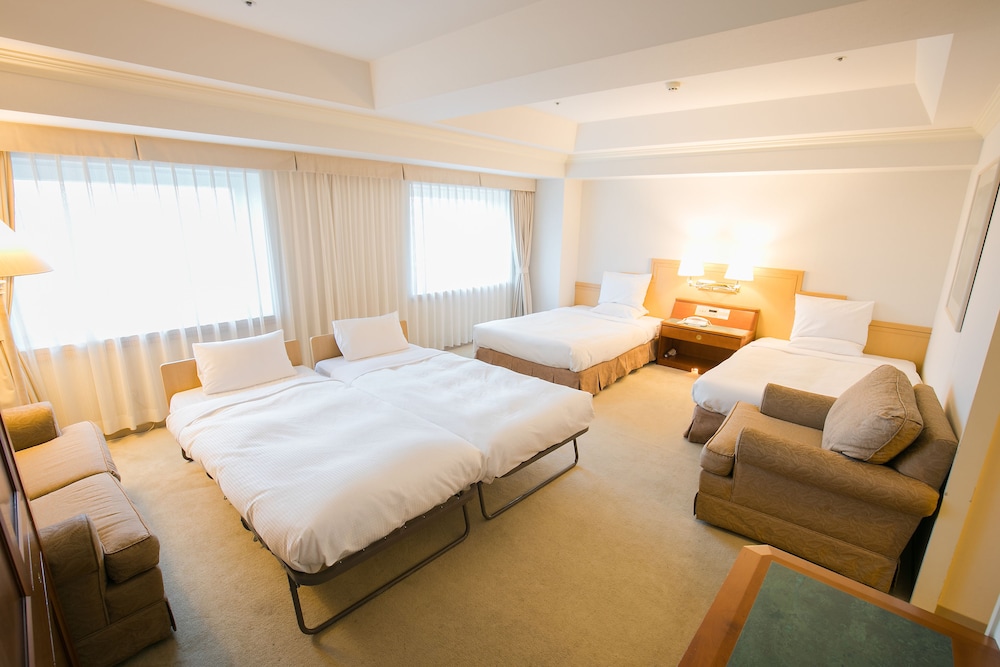 Deluxe Fourth Room High Floor, Non Smoking (Eco Plan-No Cleaning Service) - Photo 1