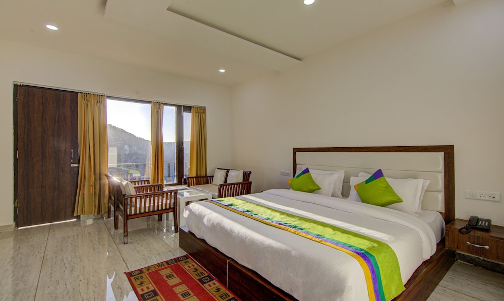 Deluxe Room With Balcony And Hill View