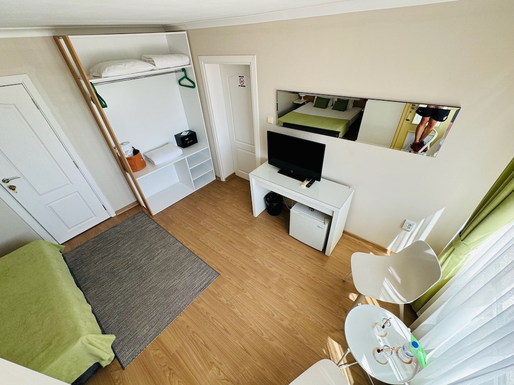 Standard Double or Twin Room photo 1
