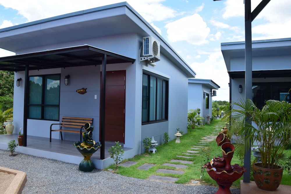 Deluxe Bungalow photo 1