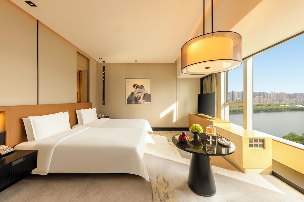 Room (Premier) photo 2