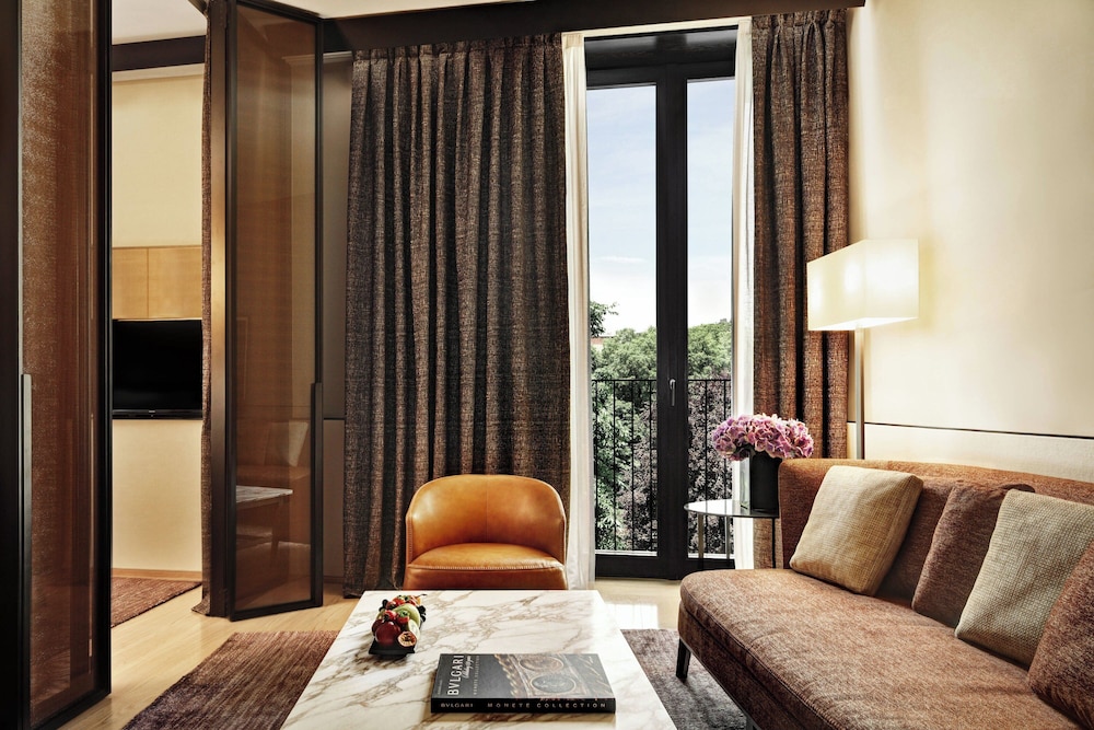 Deluxe Suite, 1 Bedroom, Garden View thumbnail 5
