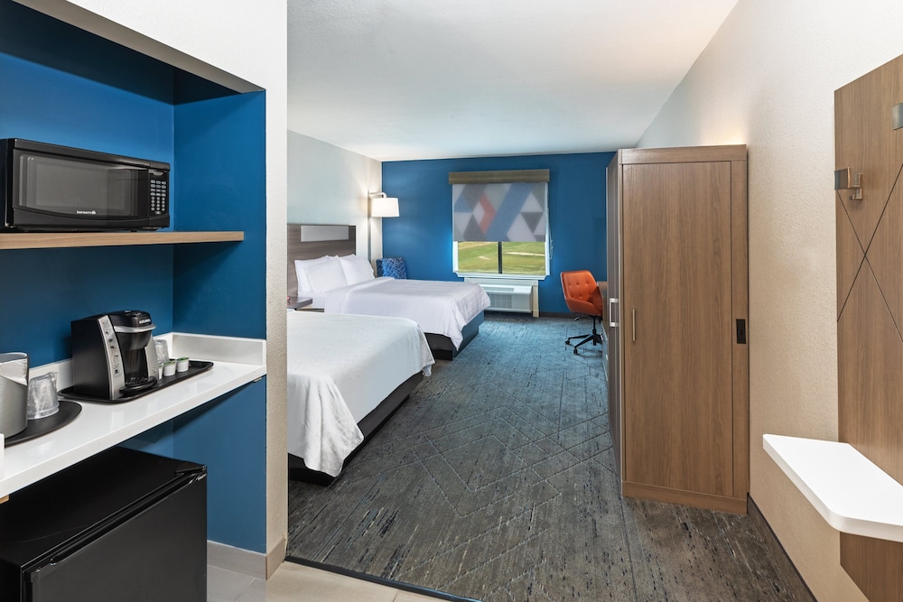 Standard Room, 2 Queen Beds - Photo 1