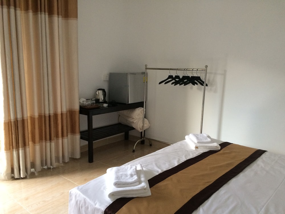 Standard Room, 1 King Bed photo 3