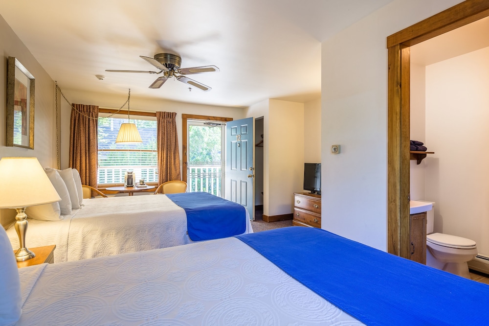 Double Room, 2 Queen Beds, Refrigerator, Mezzanine