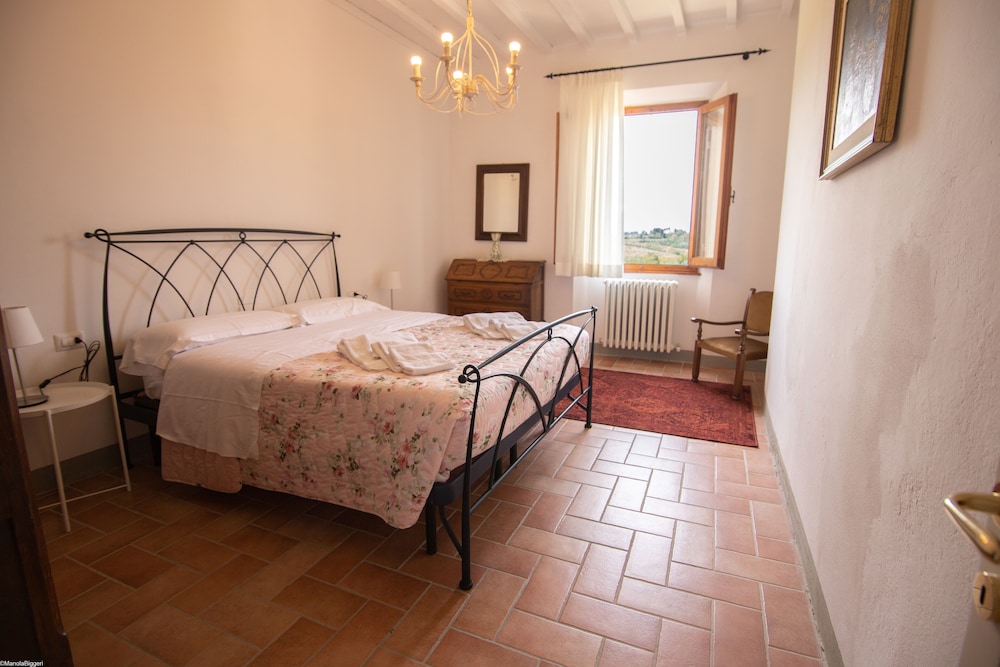 Traditional Apartment, 3 Bedrooms, Hill View photo 1