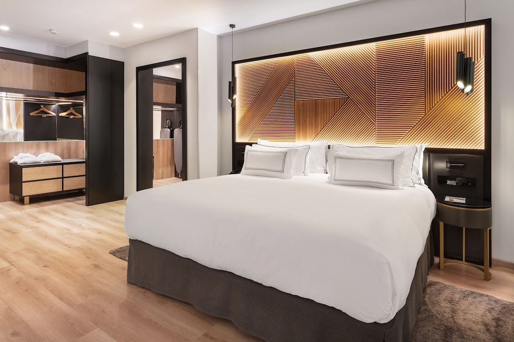 Suite (The Level 2+1)
