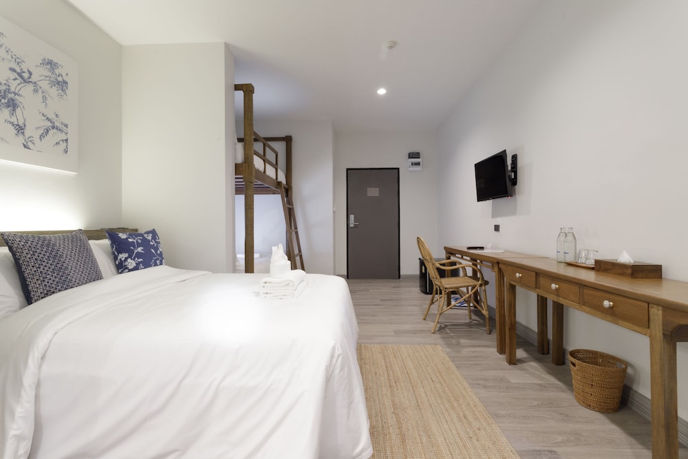 Quad Room - Photo 11