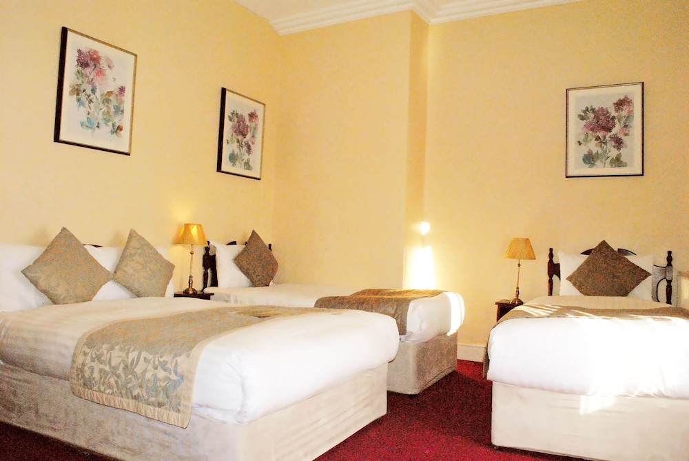 Family Room, Multiple Beds, Ensuite, City View photo 1