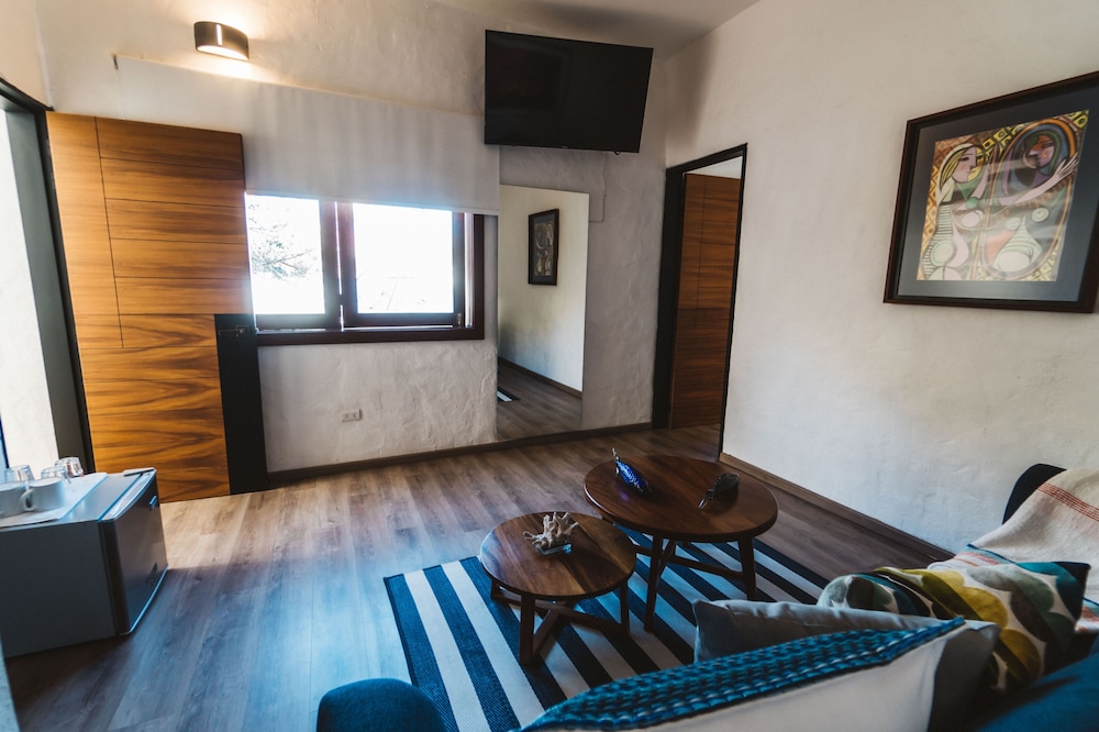 Classic Suite, 1 King Bed with Sofa bed, Pool Access, Pool View photo 2