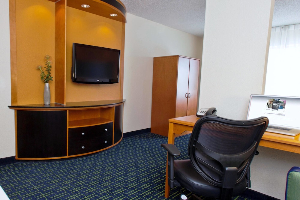 Executive Suite, 1 King Bed with Sofa bed, Non Smoking - Photo 4