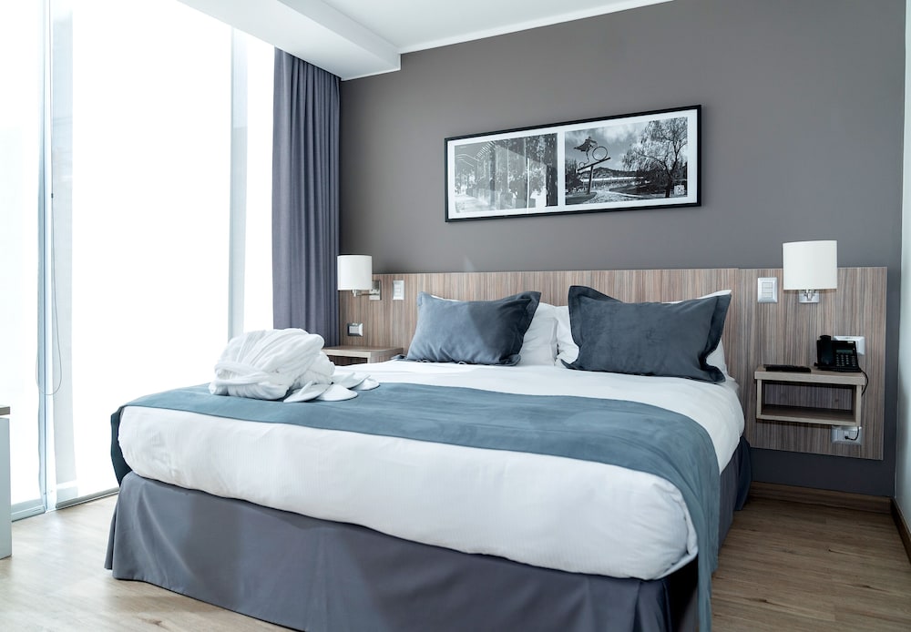 Superior Room, 1 King Bed photo 3