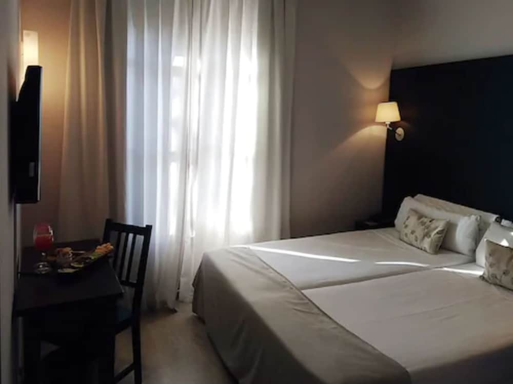 Economy Basic Twin Room (1 or 2 pax)