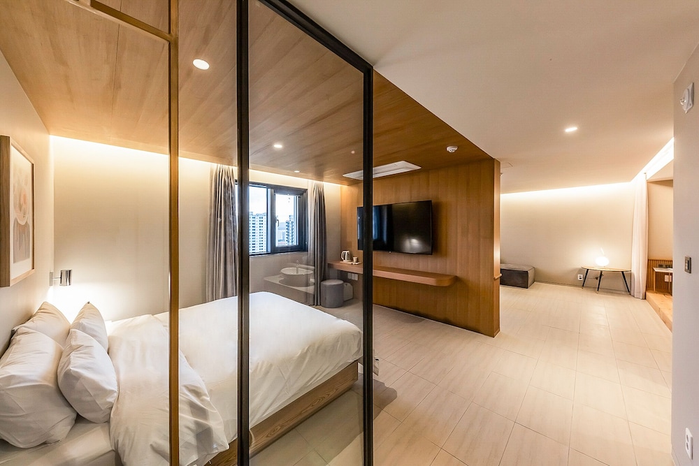 Family Studio Suite - Photo 1