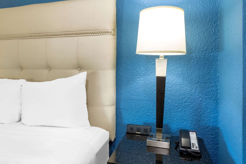 Suite, 1 Queen Bed, Non Smoking - Photo 6