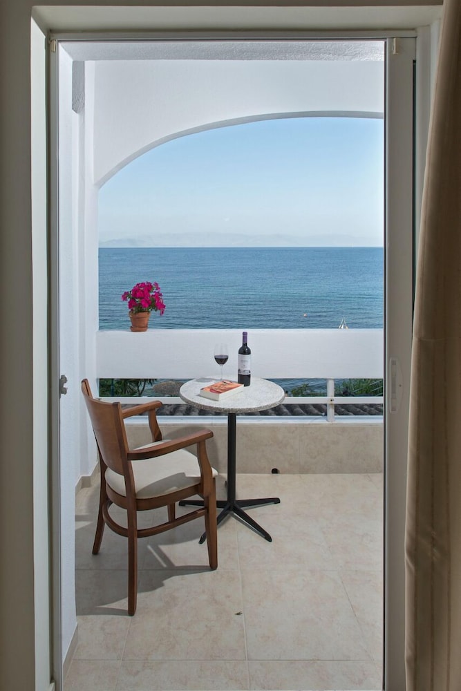 Standard Double or Twin Room, Sea View photo 3