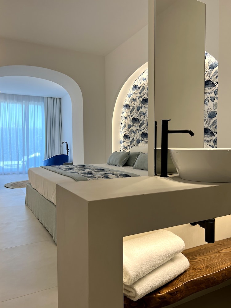 Superior Suite, 1 King Bed, Non Smoking - Photo 26