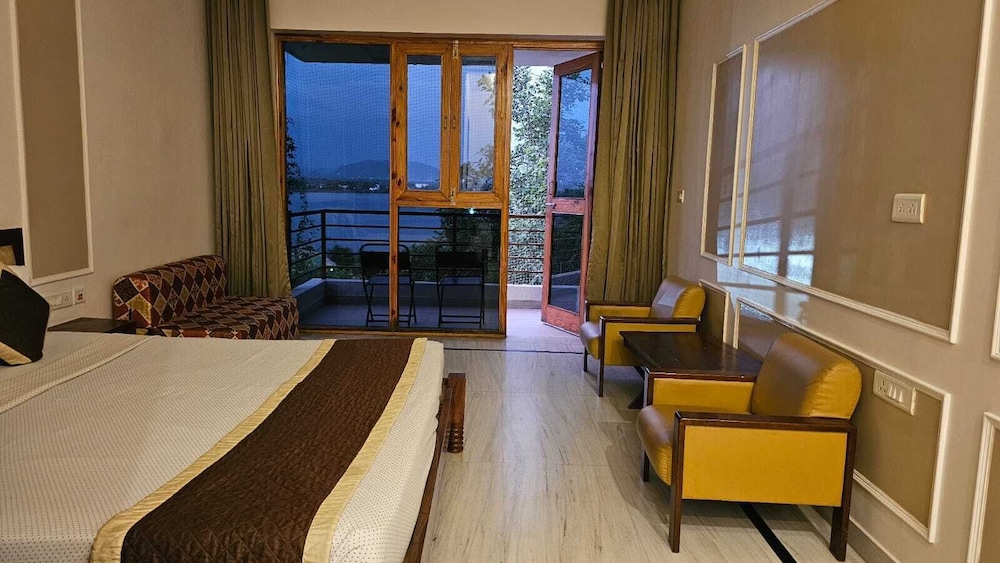 Deluxe Room, Balcony, Lake View