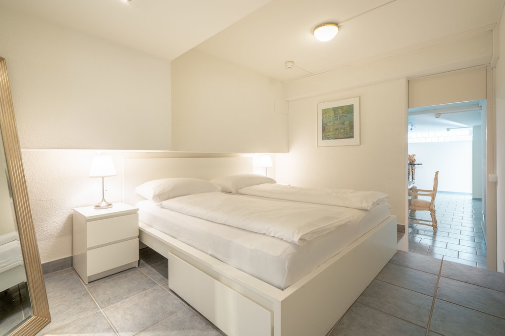 Honeymoon Suite - Photo 27