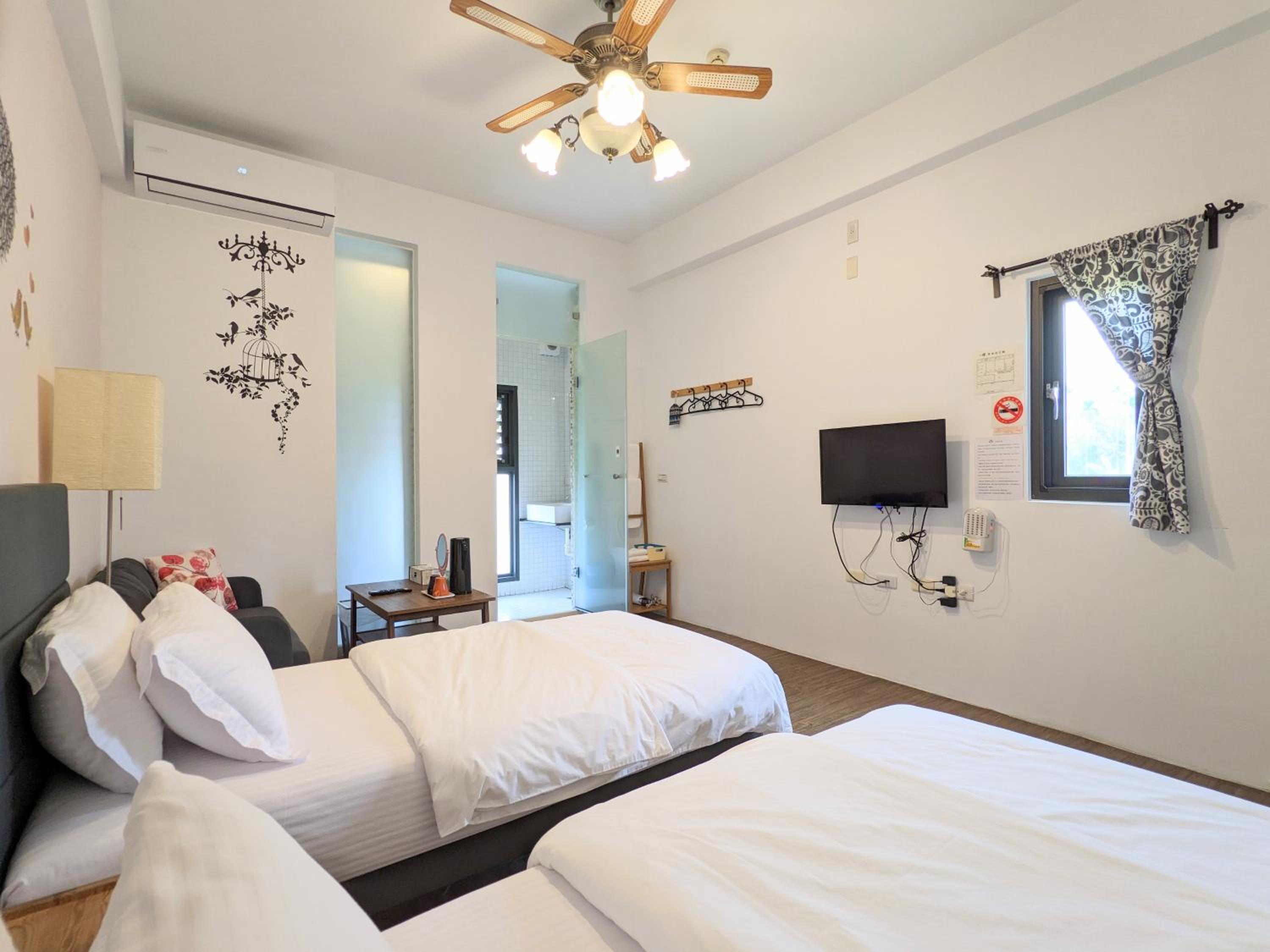 Budget Twin Room photo 3