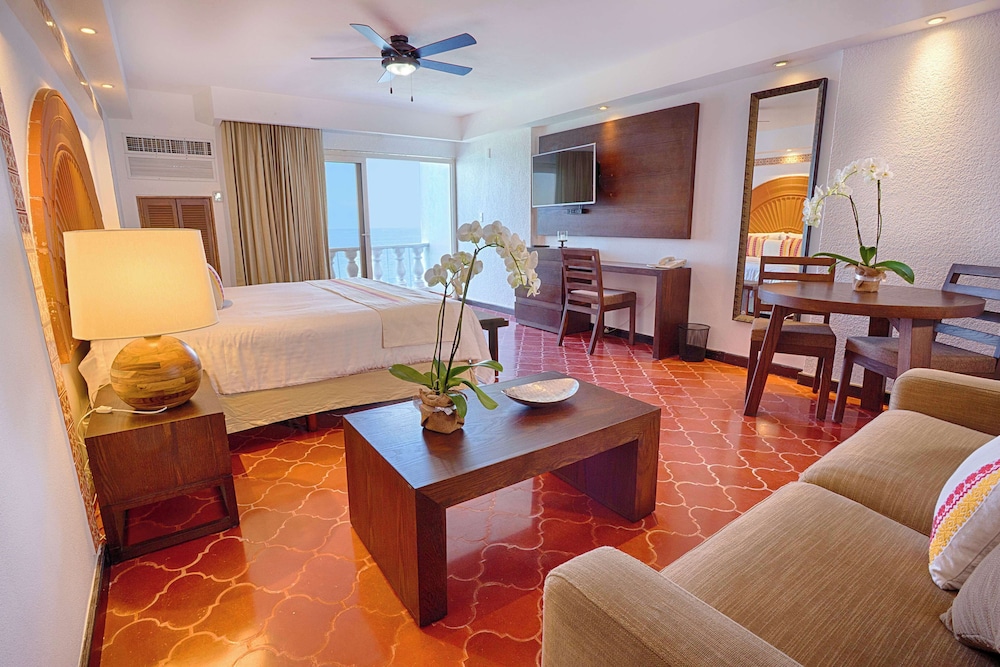 Deluxe Studio, 1 King Bed, Non Smoking, Ocean View (Kitchenette, Balcony) - Photo 1