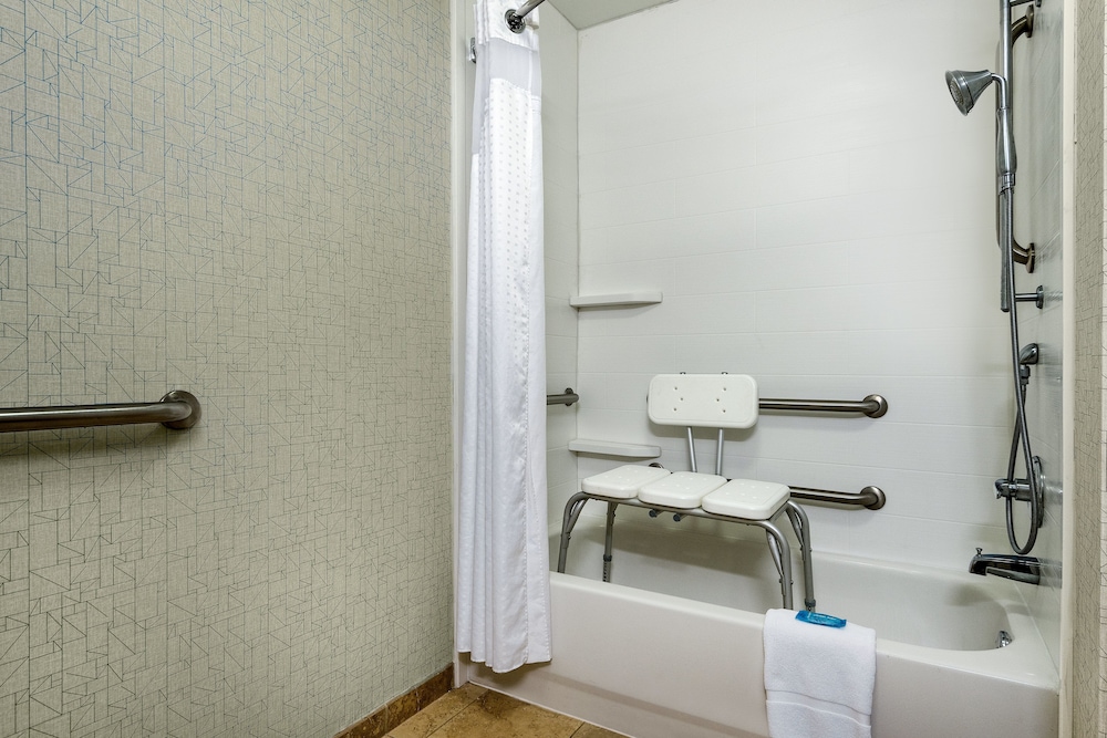 Suite, 1 King Bed, Accessible (Communication Accessible) - Photo 7