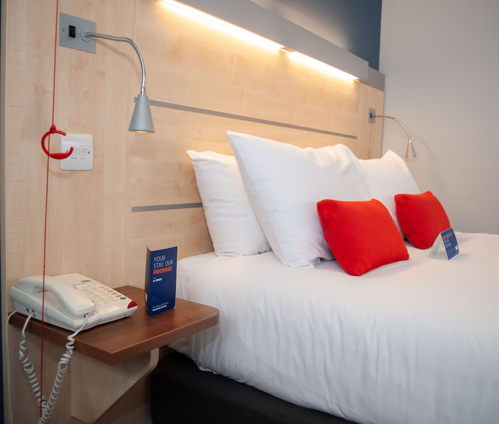 Standard Room, 1 Double Bed, Accessible (with Free Hot Breakfast) - Photo 3