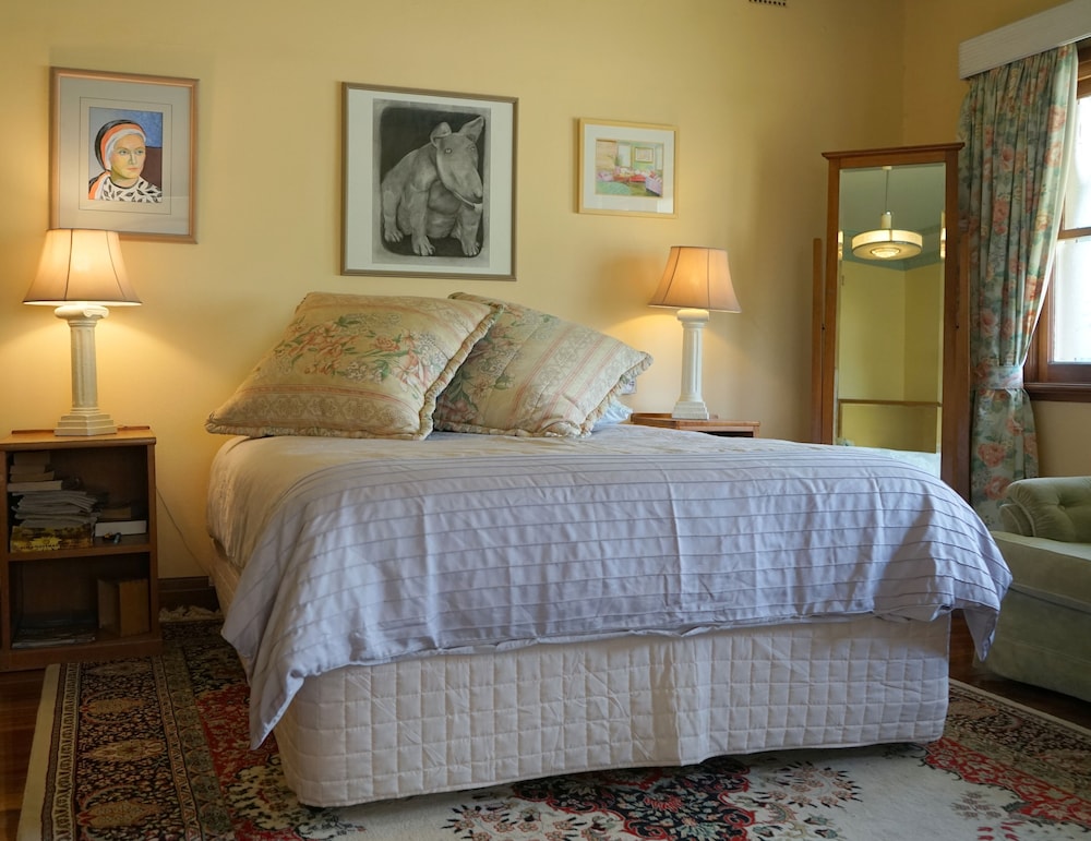 Standard Suite, 1 Bedroom, Non Smoking (Jacaranda Room) photo 1