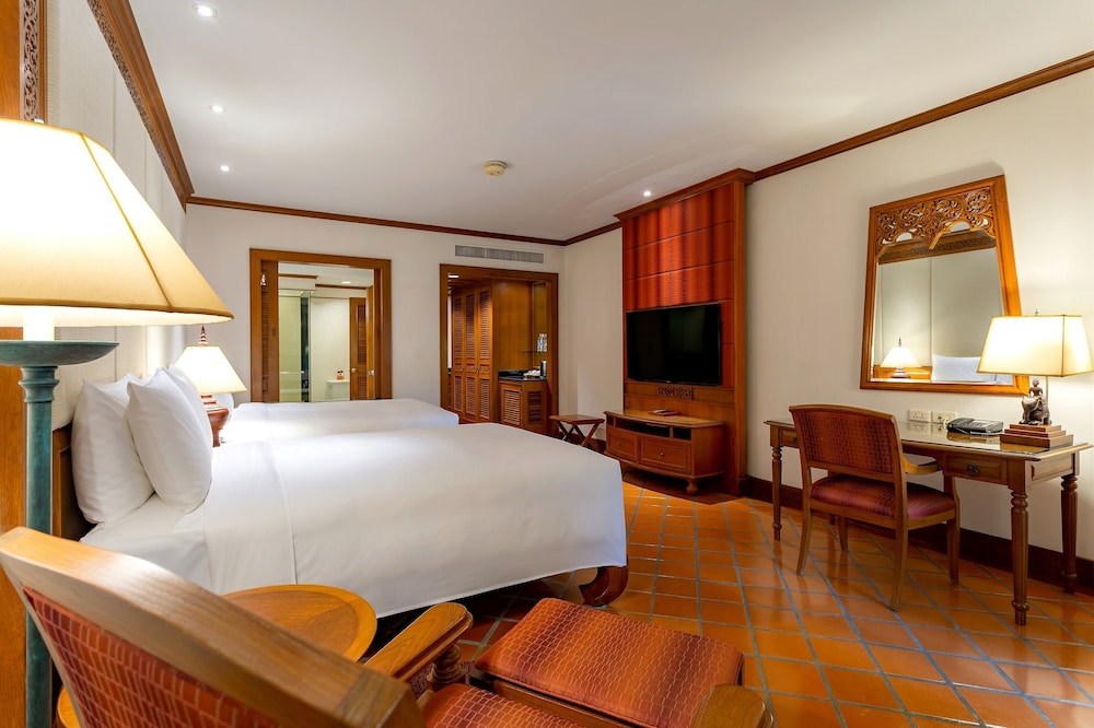 Room, 2 Double Beds, Pool View (Ground Floor, Pool Access) - Photo 4