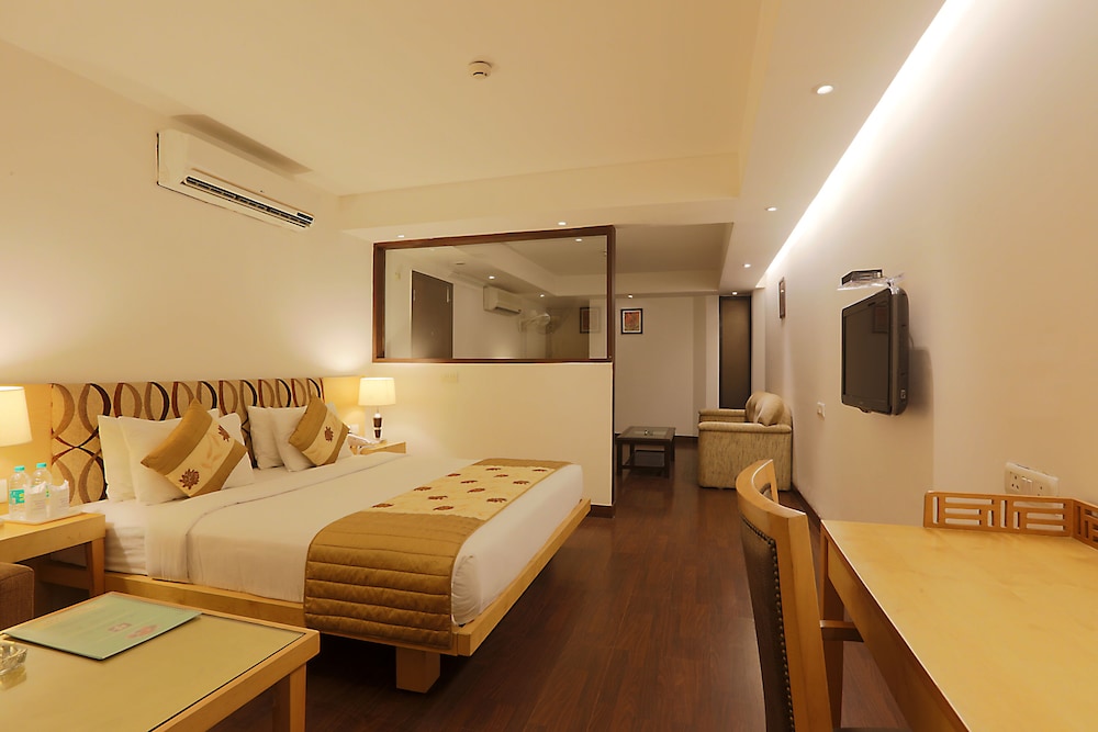 Suite Room - Photo 3