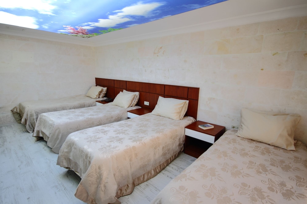 Classic Quadruple Room, Multiple Beds, Non Smoking photo 2