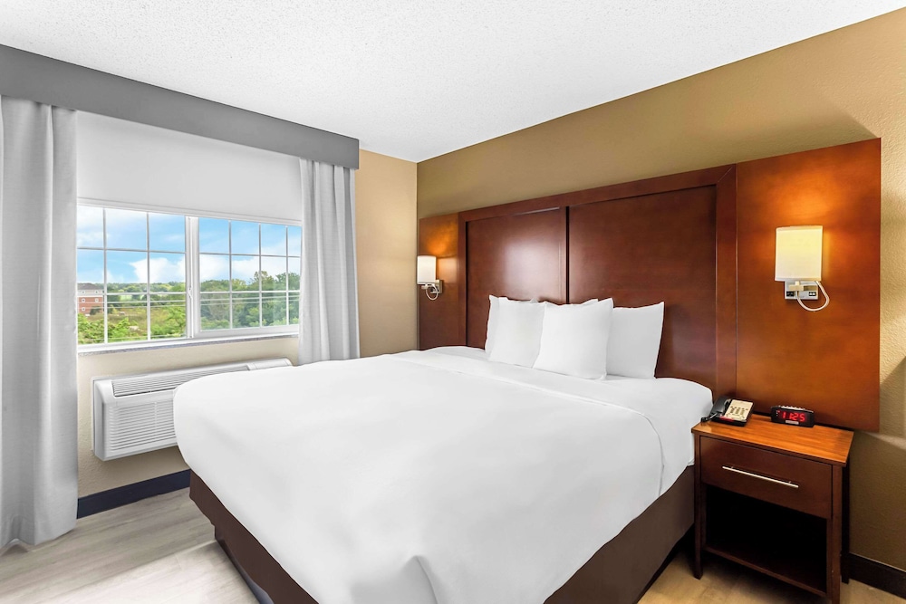 Suite, Jetted Tub