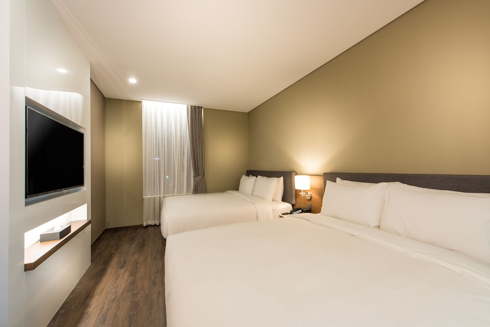 ENA Suite, 1 Bedroom photo 2