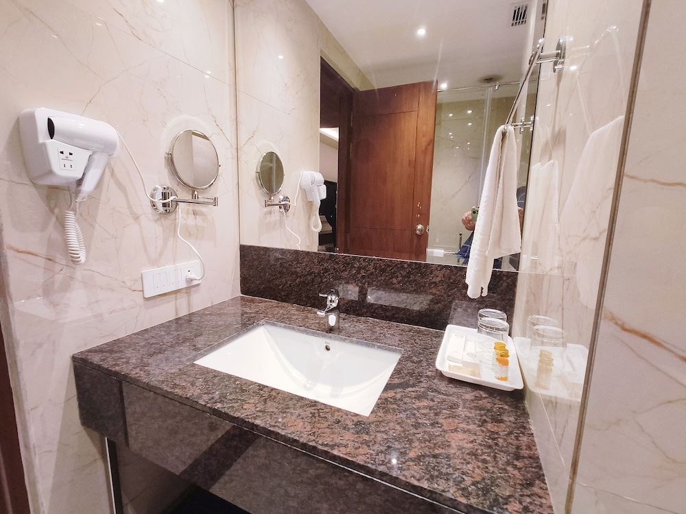 Executive Twin Room - Photo 3