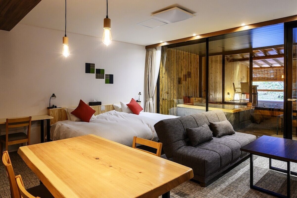 Room 11 Suite with Hot Spring Bath photo 2