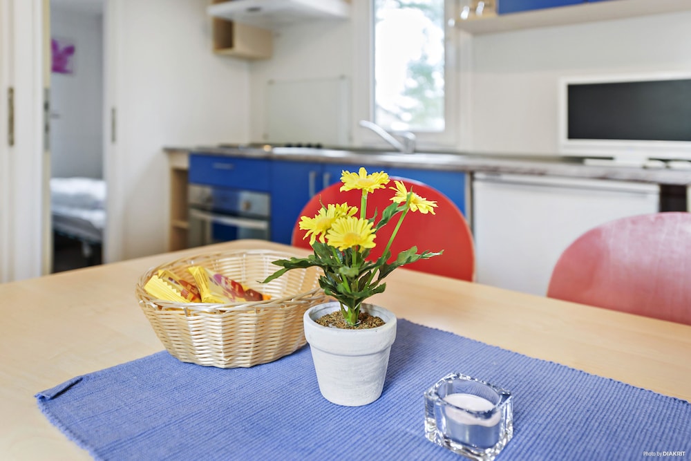 Holiday Home 5 (Excluding Towels, Sheets, Cleaning) photo 2
