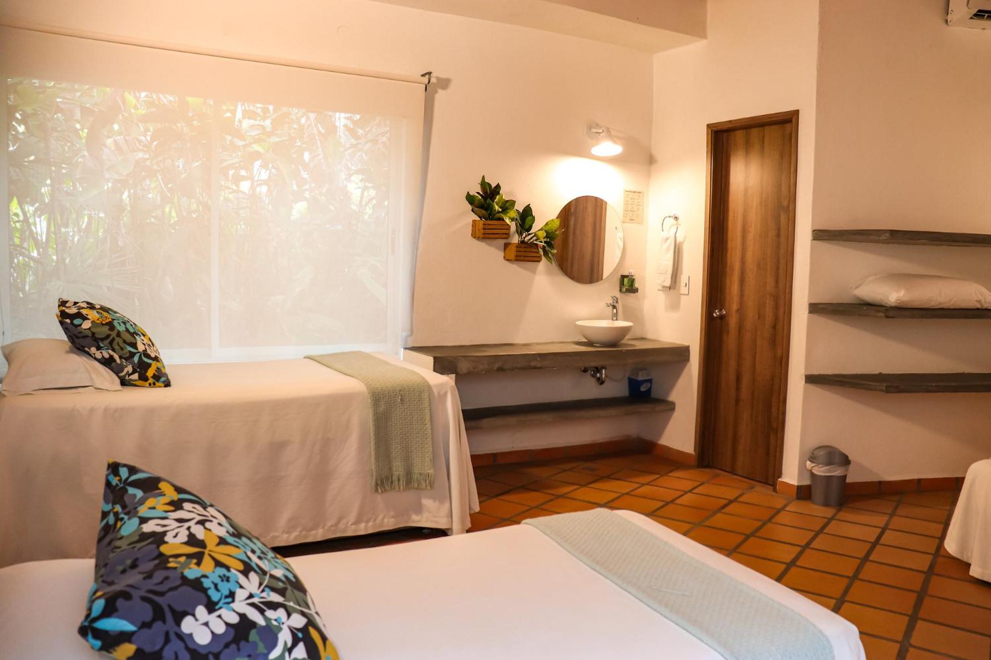 Deluxe Family Suite photo 3