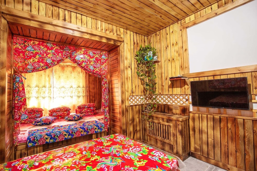 Signature Triple Room, Courtyard View